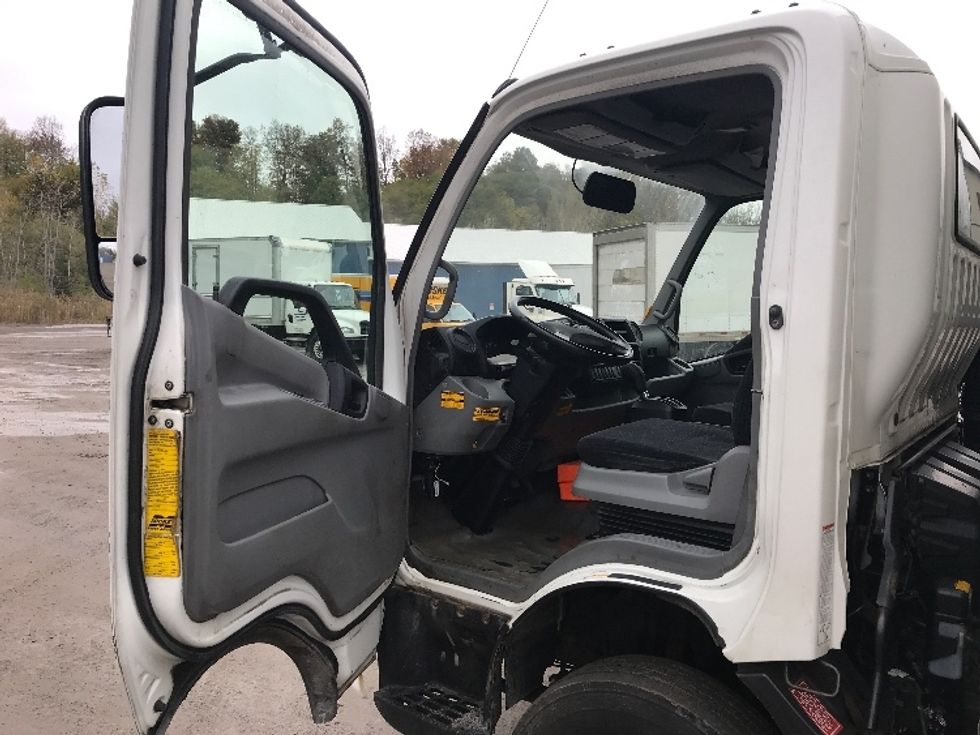Medium Duty Box Truck-Light and Medium Duty Trucks-Hino-2020-195-Whitesboro-NY-173,077\n\t\tmiles-$ 28,000 - Image 15