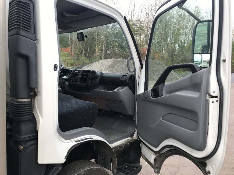 Medium Duty Box Truck-Light and Medium Duty Trucks-Hino-2020-195-Whitesboro-NY-173,077\n\t\tmiles-$ 28,000 - Image 19