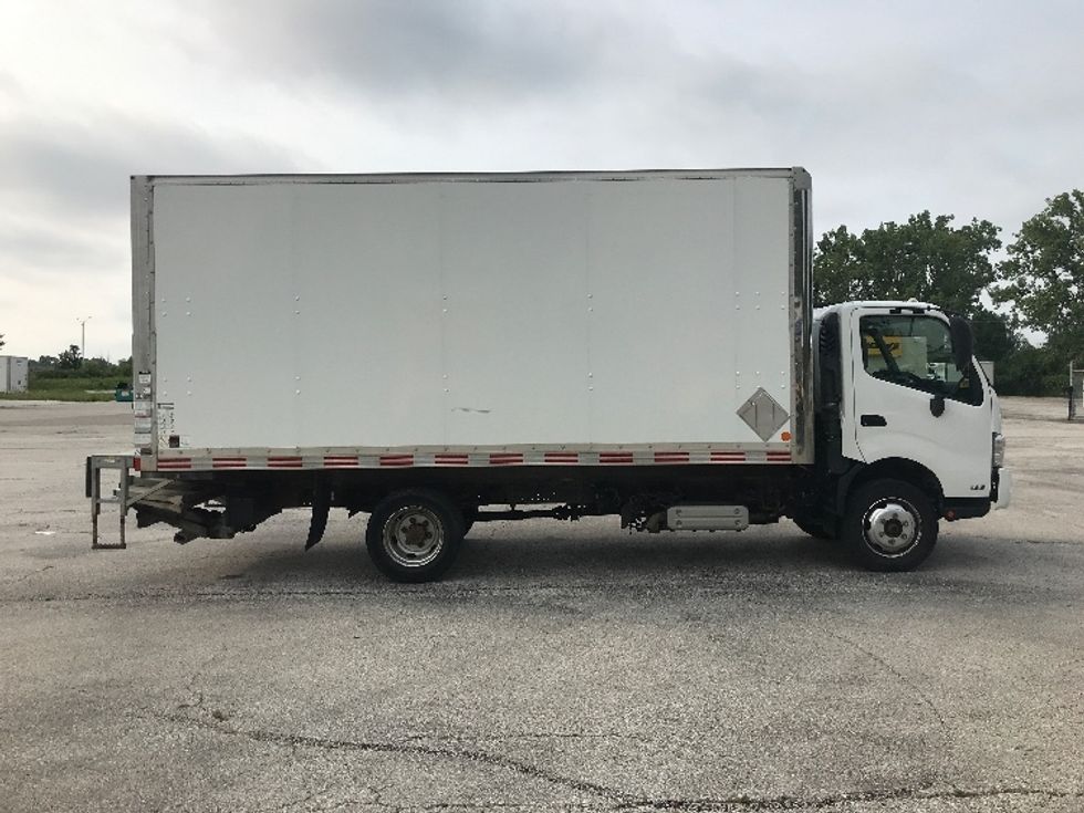 Medium Duty Box Truck-Light and Medium Duty Trucks-Hino-2020-195-Windsor-ON-195,657\n\t\tkm-$ 50,500 - Image 15