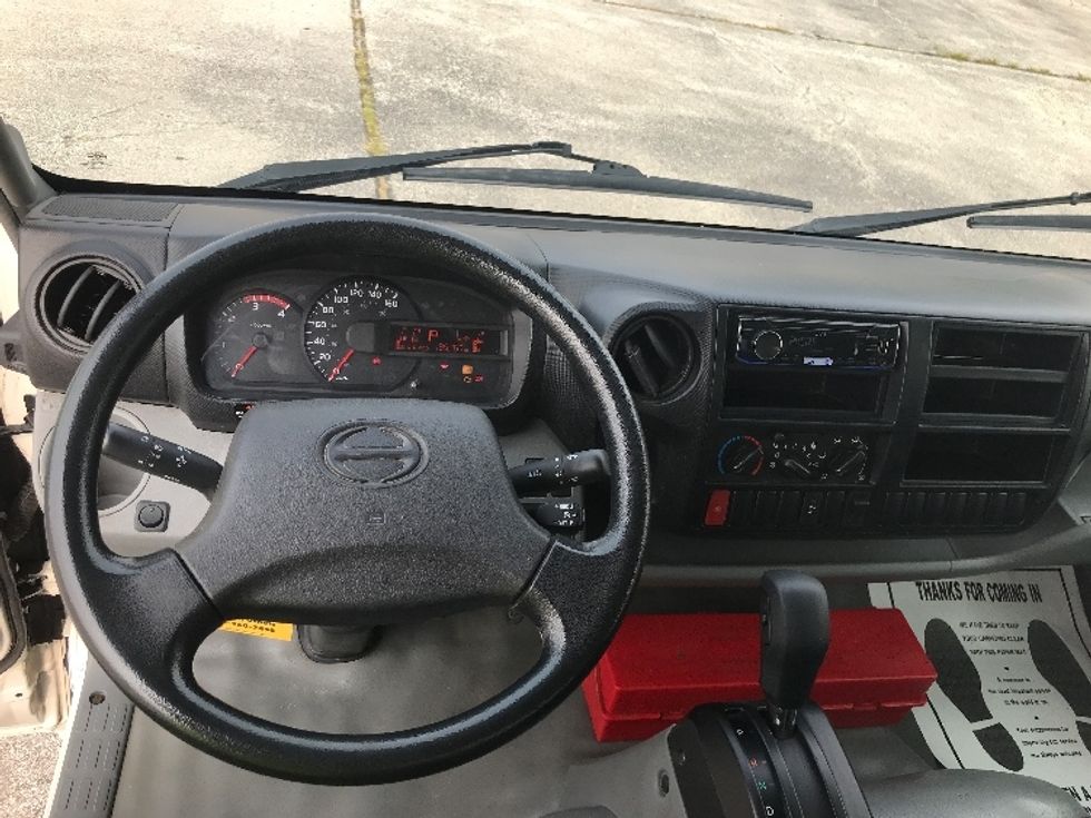 Medium Duty Box Truck-Light and Medium Duty Trucks-Hino-2020-195-Windsor-ON-195,657\n\t\tkm-$ 50,500 - Image 18