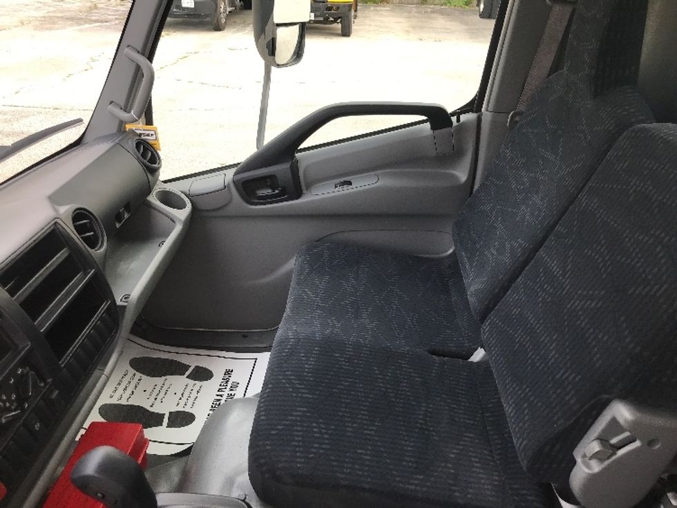 Medium Duty Box Truck-Light and Medium Duty Trucks-Hino-2020-195-Windsor-ON-195,657\n\t\tkm-$ 50,500 - Image 19