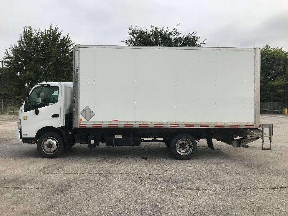 Medium Duty Box Truck-Light and Medium Duty Trucks-Hino-2020-195-Windsor-ON-195,657\n\t\tkm-$ 50,500 - Image 4