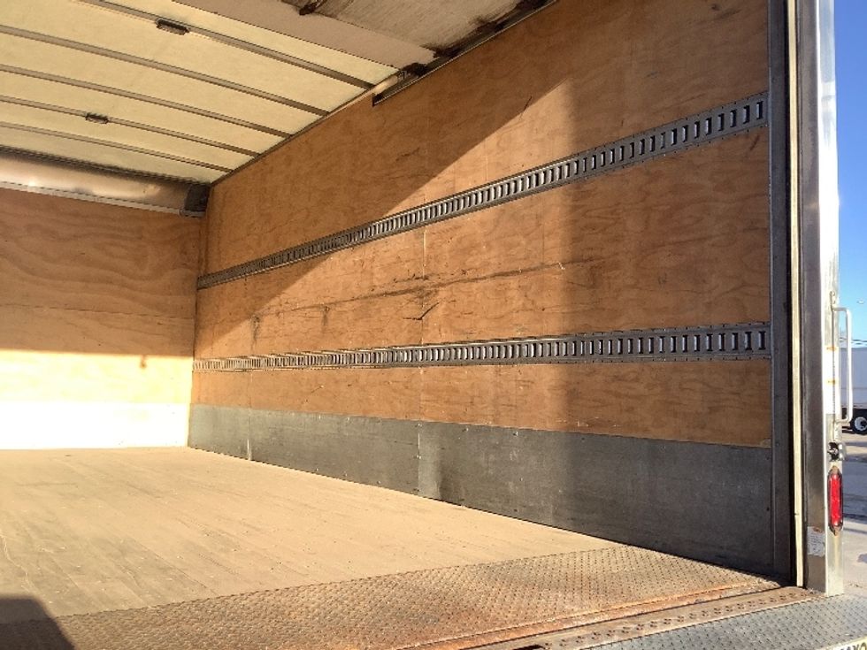 Medium Duty Box Truck-Light and Medium Duty Trucks-Hino-2020-195-Winnipeg-MB-285,408\n\t\tkm-$ 44,500 - Image 12