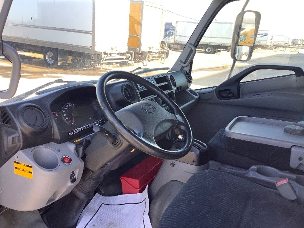 Medium Duty Box Truck-Light and Medium Duty Trucks-Hino-2020-195-Winnipeg-MB-285,408\n\t\tkm-$ 44,500 - Image 17