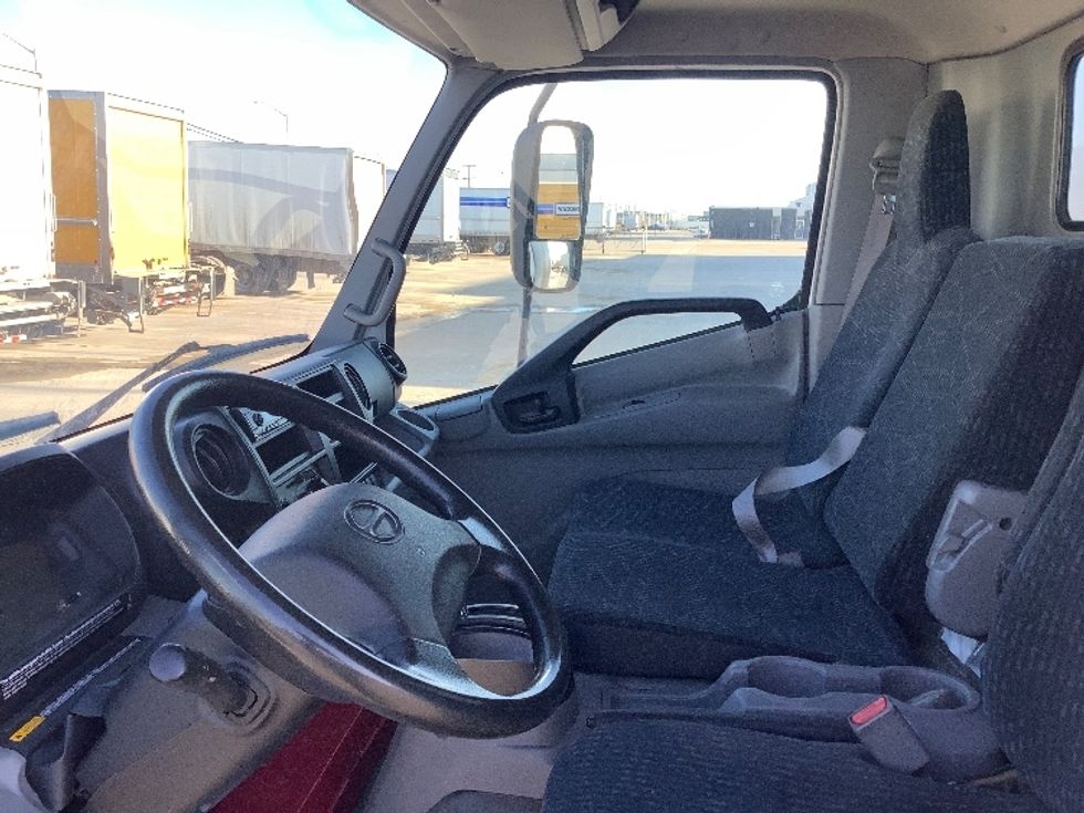 Medium Duty Box Truck-Light and Medium Duty Trucks-Hino-2020-195-Winnipeg-MB-285,408\n\t\tkm-$ 44,500 - Image 19