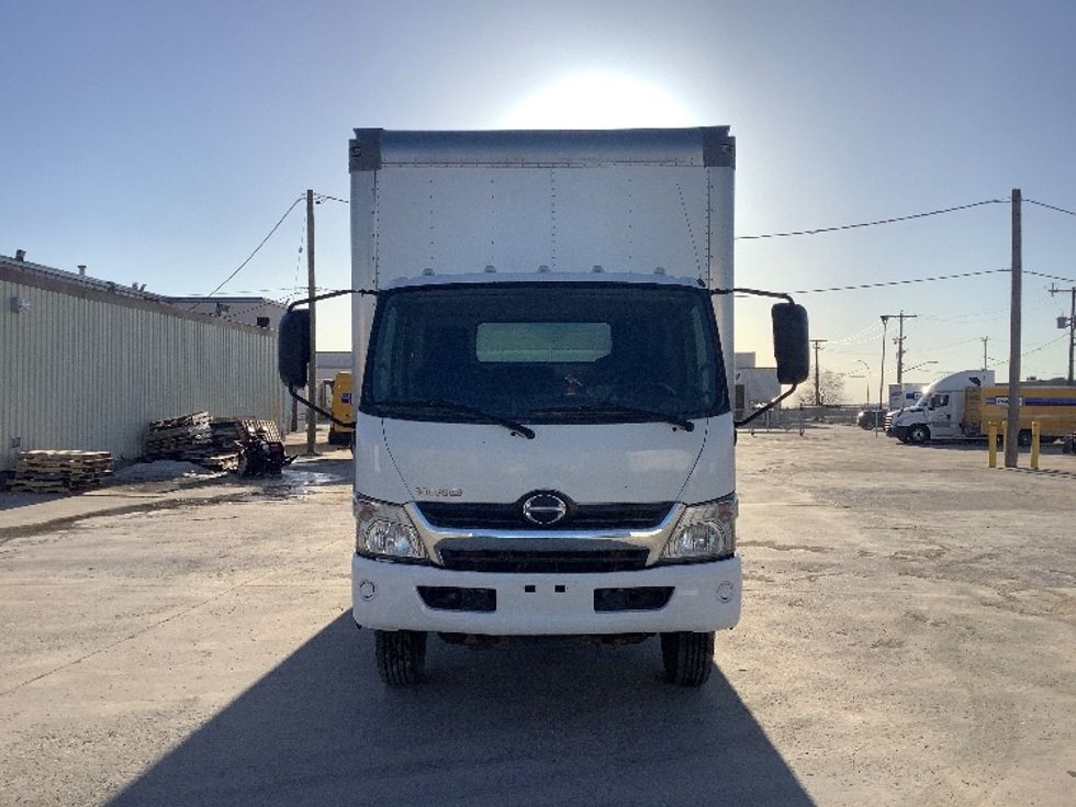 Medium Duty Box Truck-Light and Medium Duty Trucks-Hino-2020-195-Winnipeg-MB-285,408\n\t\tkm-$ 44,500 - Image 2