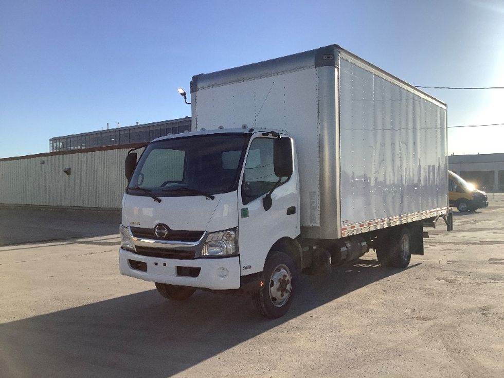 Medium Duty Box Truck-Light and Medium Duty Trucks-Hino-2020-195-Winnipeg-MB-285,408\n\t\tkm-$ 44,500 - Image 3