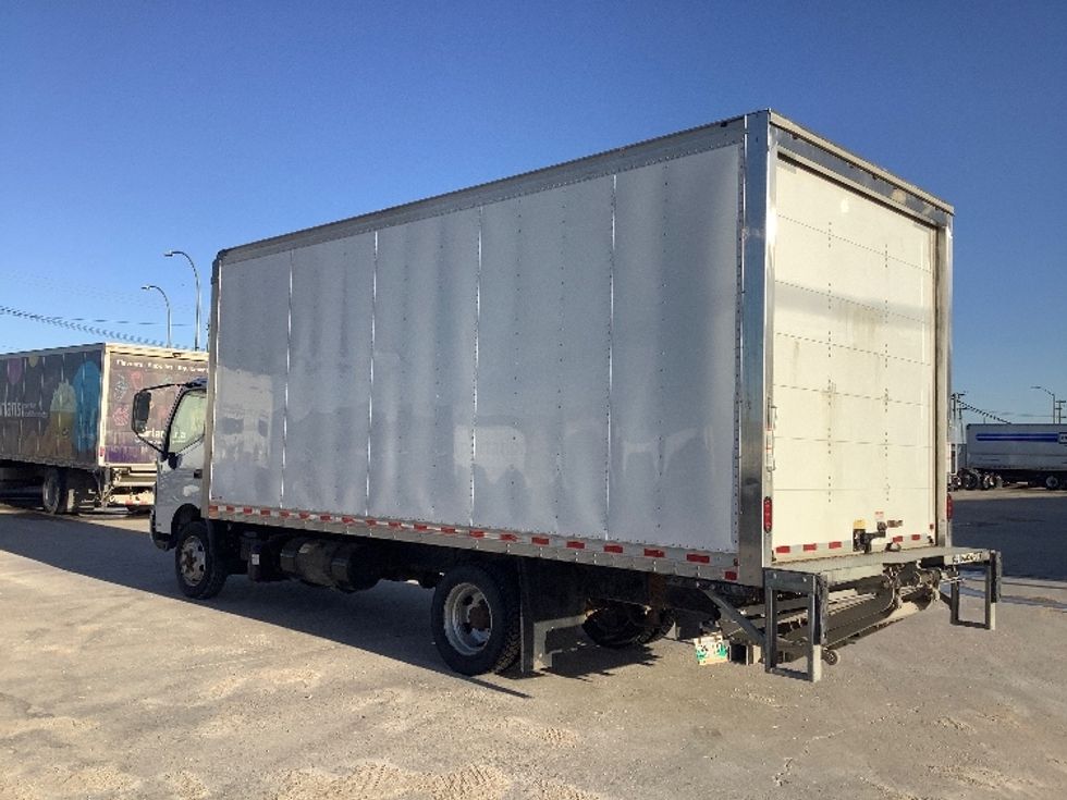 Medium Duty Box Truck-Light and Medium Duty Trucks-Hino-2020-195-Winnipeg-MB-285,408\n\t\tkm-$ 44,500 - Image 6