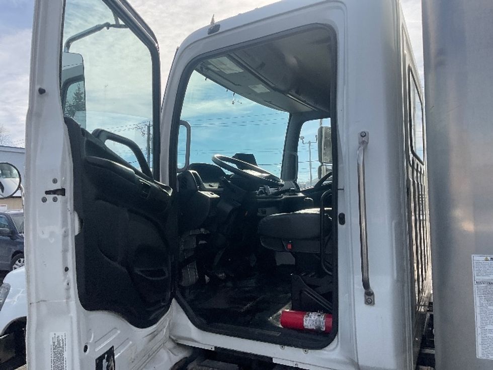 Medium Duty Box Truck-Light and Medium Duty Trucks-Hino-2020-258LP-Elmsford-NY-83,727\n\t\tmiles-$ 61,250 - Image 16