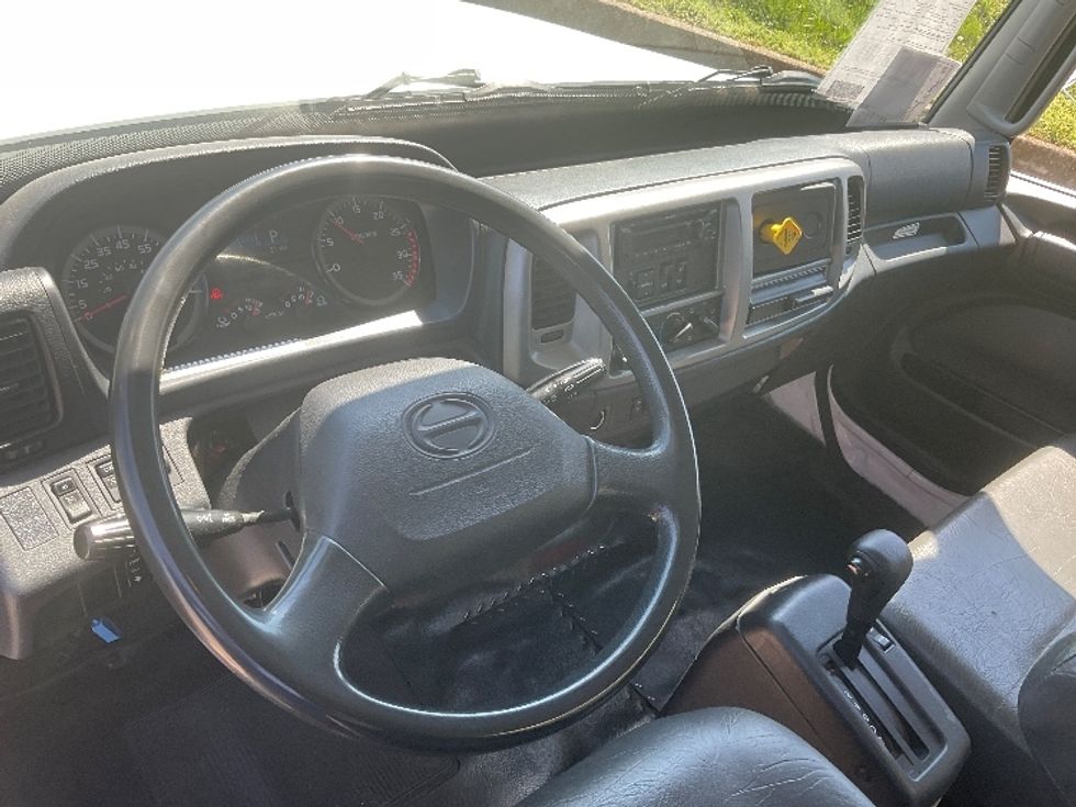 Medium Duty Box Truck-Light and Medium Duty Trucks-Hino-2020-258LP-Nashville-TN-182,082\n\t\tmiles-$ 40,750 - Image 17