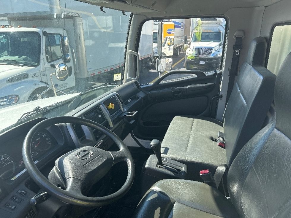 Medium Duty Box Truck-Light and Medium Duty Trucks-Hino-2020-268-Braintree-MA-202,516\n\t\tmiles-$ 45,500 - Image 16