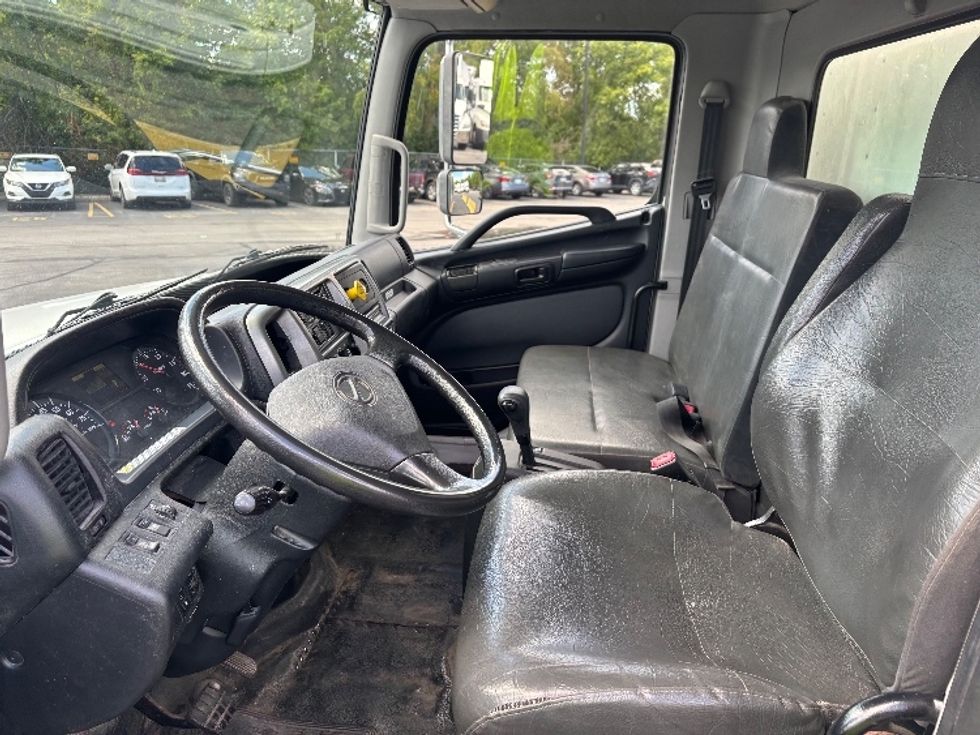 Medium Duty Box Truck-Light and Medium Duty Trucks-Hino-2020-268-Brook Park-OH-190,431\n\t\tmiles-$ 48,250 - Image 19