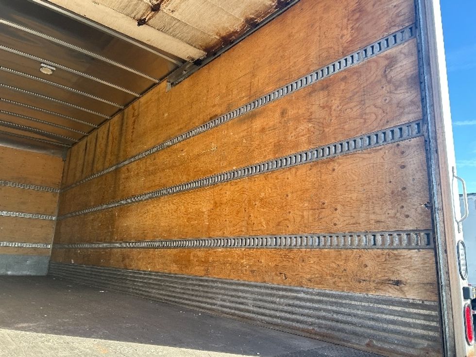 Medium Duty Box Truck-Light and Medium Duty Trucks-Hino-2020-268-Brook Park-OH-196,064\n\t\tmiles-$ 50,500 - Image 12