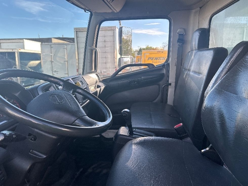 Medium Duty Box Truck-Light and Medium Duty Trucks-Hino-2020-268-Brook Park-OH-196,064\n\t\tmiles-$ 50,500 - Image 19