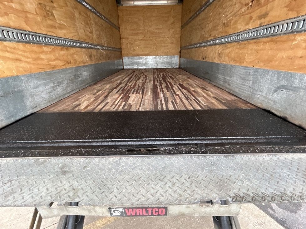 Medium Duty Box Truck-Light and Medium Duty Trucks-Hino-2020-268-Cambridge-ON-452,228\n\t\tkm-$ 43,750 - Image 10