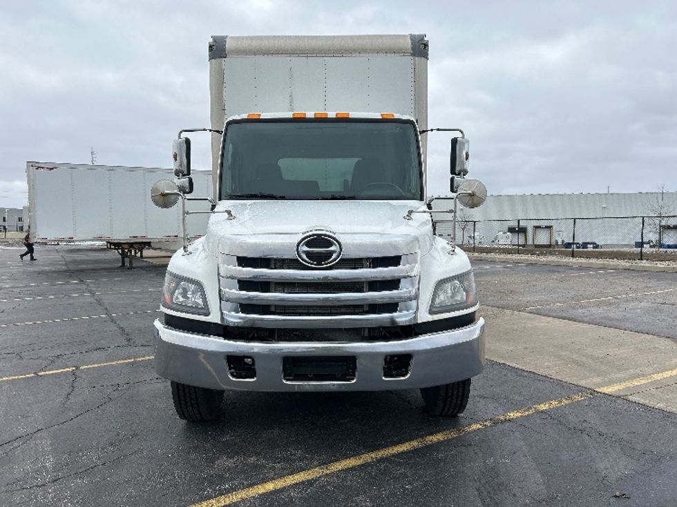 Medium Duty Box Truck-Light and Medium Duty Trucks-Hino-2020-268-Cambridge-ON-452,228\n\t\tkm-$ 43,750 - Image 2