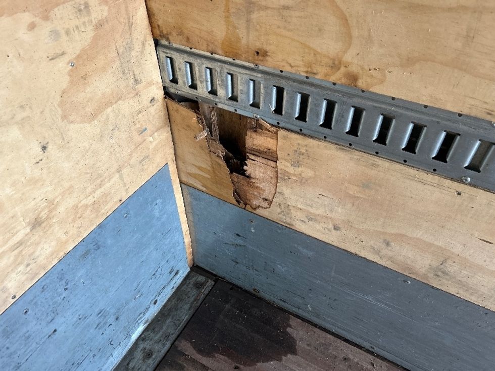 Medium Duty Box Truck-Light and Medium Duty Trucks-Hino-2020-268-Cambridge-ON-452,228\n\t\tkm-$ 43,750 - Image 25