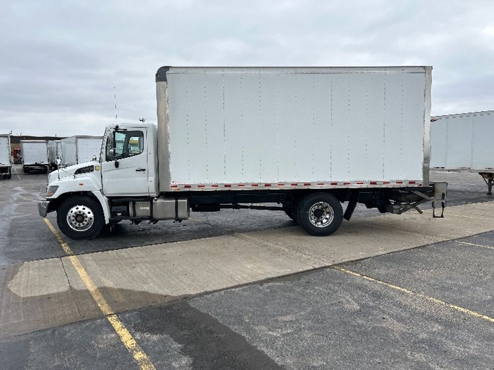 Medium Duty Box Truck-Light and Medium Duty Trucks-Hino-2020-268-Cambridge-ON-452,228\n\t\tkm-$ 43,750 - Image 4