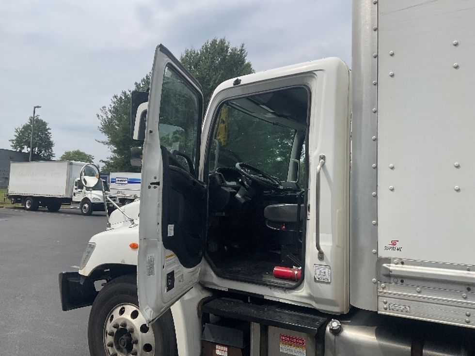 Medium Duty Box Truck-Light and Medium Duty Trucks-Hino-2020-268-Capitol Heights-MD-222,096\n\t\tmiles-$ 46,750 - Image 16