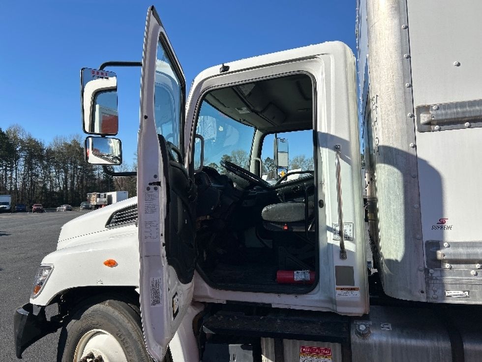 Medium Duty Box Truck-Light and Medium Duty Trucks-Hino-2020-268-Charlotte-NC-132,252\n\t\tmiles-$ 65,500 - Image 16