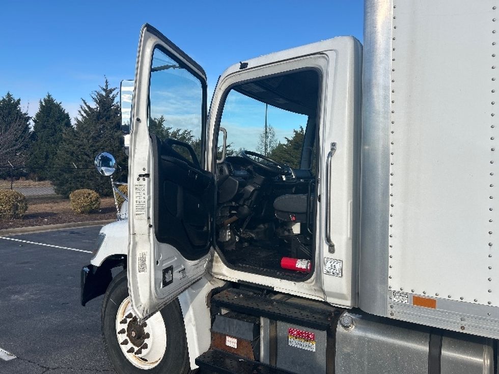 Medium Duty Box Truck-Light and Medium Duty Trucks-Hino-2020-268-Chester-VA-149,200\n\t\tmiles-$ 60,000 - Image 16