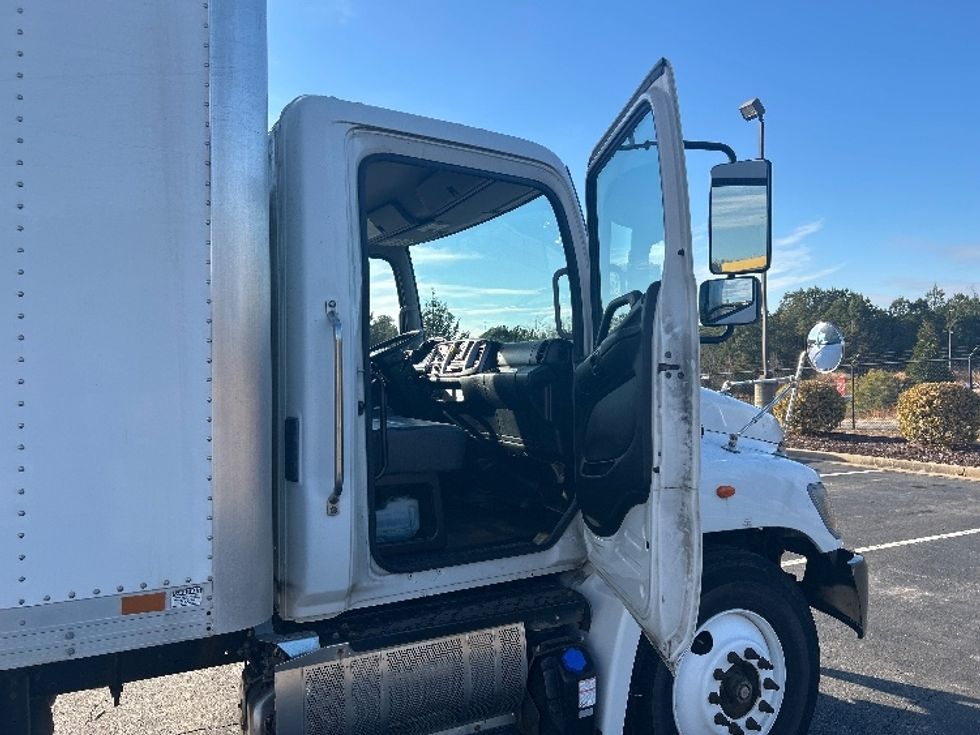 Medium Duty Box Truck-Light and Medium Duty Trucks-Hino-2020-268-Chester-VA-149,200\n\t\tmiles-$ 60,000 - Image 20