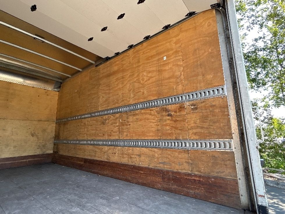 Medium Duty Box Truck-Light and Medium Duty Trucks-Hino-2020-268-Clackamas-OR-210,953\n\t\tmiles-$ 38,750 - Image 12