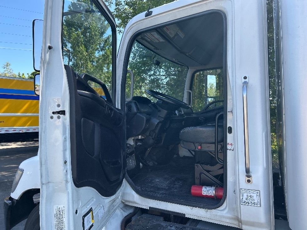 Medium Duty Box Truck-Light and Medium Duty Trucks-Hino-2020-268-Clackamas-OR-210,953\n\t\tmiles-$ 38,750 - Image 16