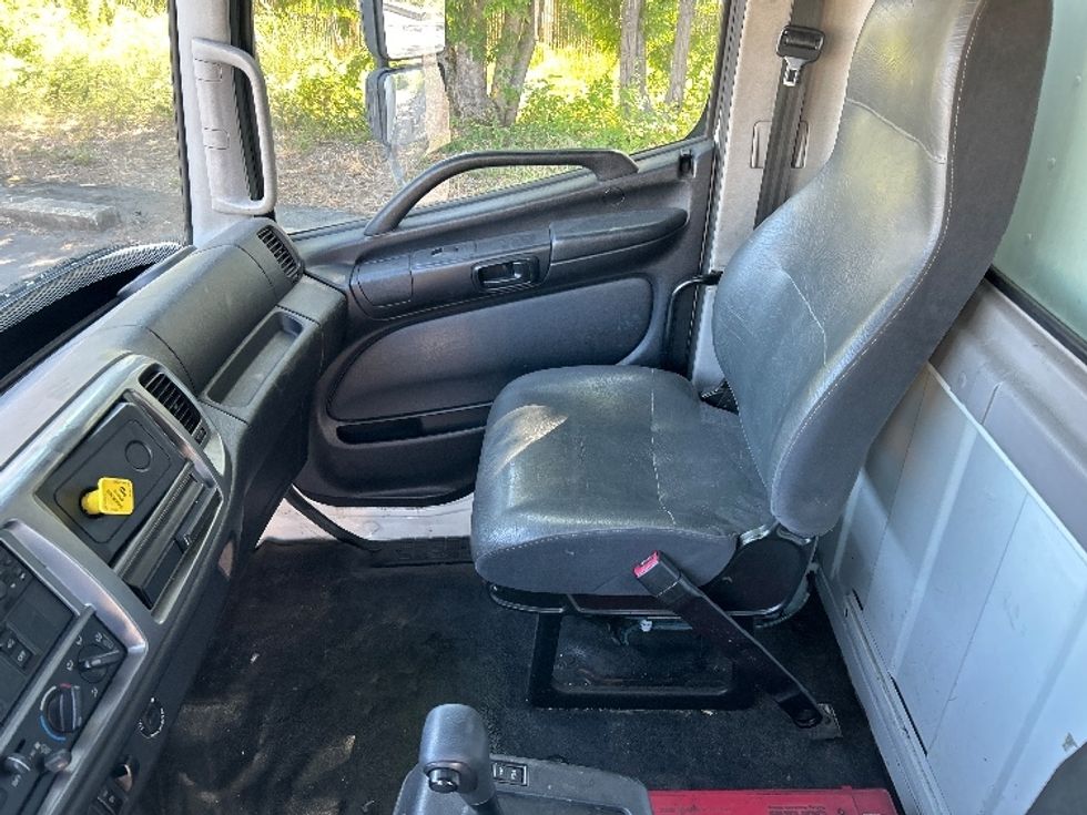 Medium Duty Box Truck-Light and Medium Duty Trucks-Hino-2020-268-Clackamas-OR-210,953\n\t\tmiles-$ 38,750 - Image 19
