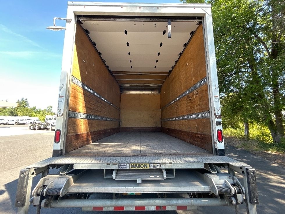 Medium Duty Box Truck-Light and Medium Duty Trucks-Hino-2020-268-Clackamas-OR-210,953\n\t\tmiles-$ 38,750 - Image 8