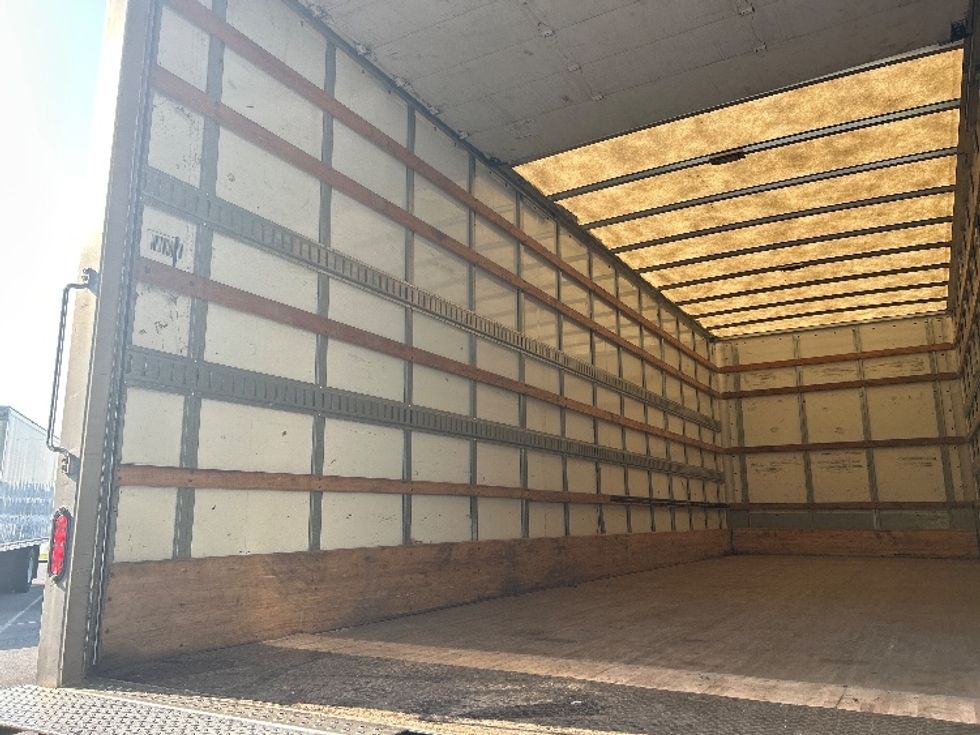 Medium Duty Box Truck-Light and Medium Duty Trucks-Hino-2020-268-Cleveland-TN-118,796\n\t\tmiles-$ 68,500 - Image 11