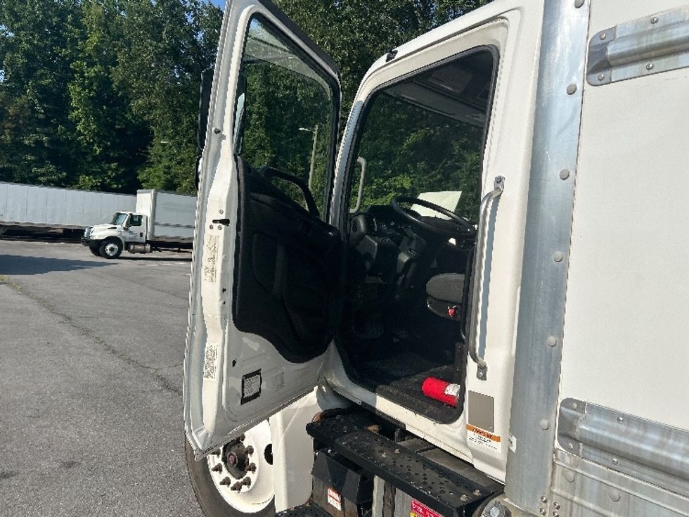 Medium Duty Box Truck-Light and Medium Duty Trucks-Hino-2020-268-Cleveland-TN-118,796\n\t\tmiles-$ 68,500 - Image 16