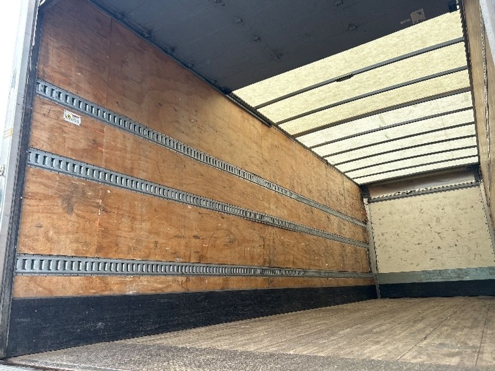 Medium Duty Box Truck-Light and Medium Duty Trucks-Hino-2020-268-Cranbury-NJ-93,187\n\t\tmiles-$ 61,250 - Image 11