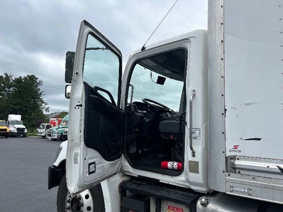 Medium Duty Box Truck-Light and Medium Duty Trucks-Hino-2020-268-Cranbury-NJ-93,187\n\t\tmiles-$ 61,250 - Image 16