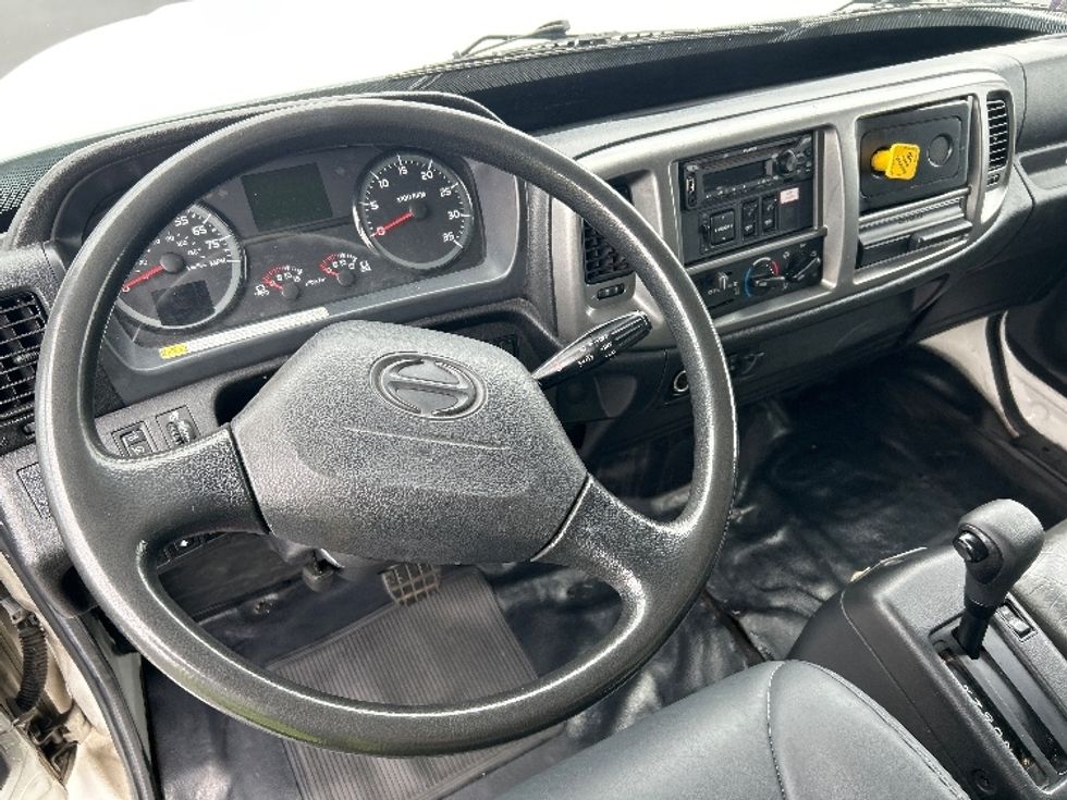 Medium Duty Box Truck-Light and Medium Duty Trucks-Hino-2020-268-Cranbury-NJ-93,187\n\t\tmiles-$ 61,250 - Image 17