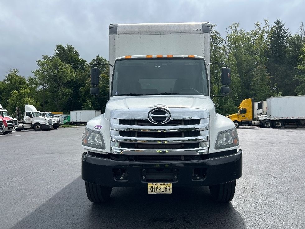Medium Duty Box Truck-Light and Medium Duty Trucks-Hino-2020-268-Cranbury-NJ-93,187\n\t\tmiles-$ 61,250 - Image 2