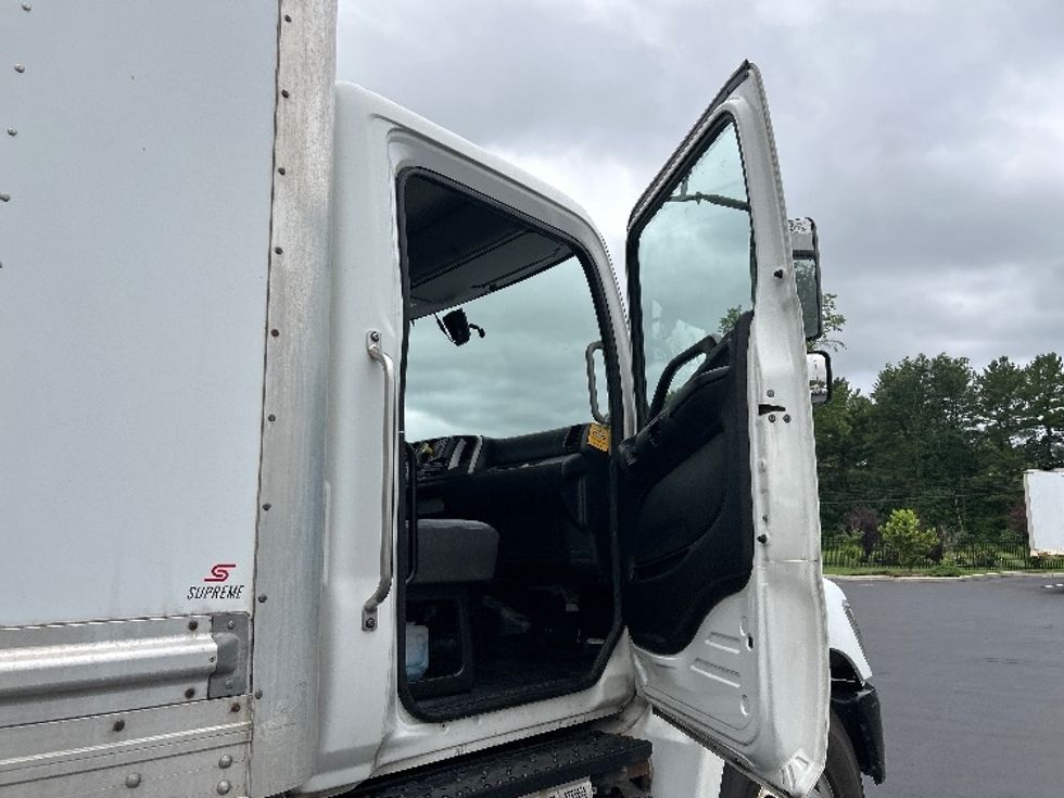 Medium Duty Box Truck-Light and Medium Duty Trucks-Hino-2020-268-Cranbury-NJ-93,187\n\t\tmiles-$ 61,250 - Image 20