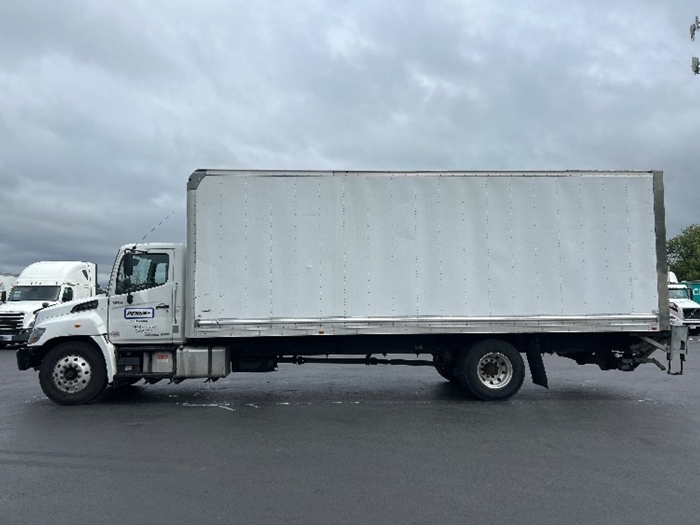 Medium Duty Box Truck-Light and Medium Duty Trucks-Hino-2020-268-Cranbury-NJ-93,187\n\t\tmiles-$ 61,250 - Image 4