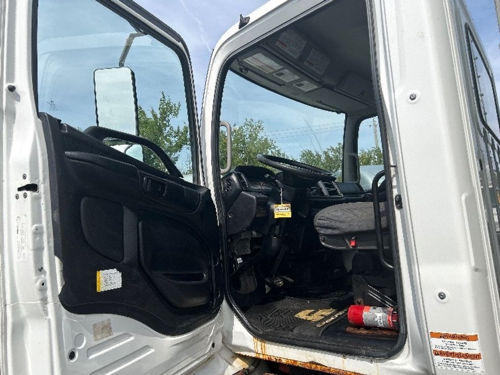 Medium Duty Box Truck-Light and Medium Duty Trucks-Hino-2020-268-Dartmouth-NS-292,131\n\t\tkm-$ 67,500 - Image 16