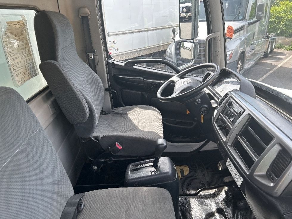 Medium Duty Box Truck-Light and Medium Duty Trucks-Hino-2020-268-Dartmouth-NS-292,131\n\t\tkm-$ 67,500 - Image 22