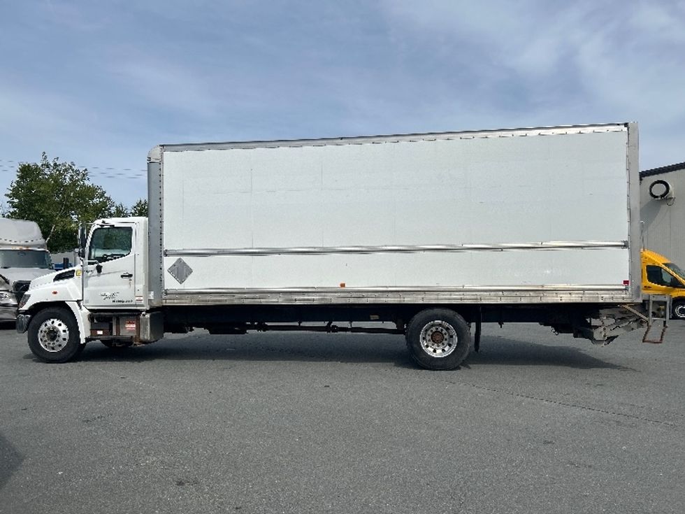 Medium Duty Box Truck-Light and Medium Duty Trucks-Hino-2020-268-Dartmouth-NS-292,131\n\t\tkm-$ 67,500 - Image 4