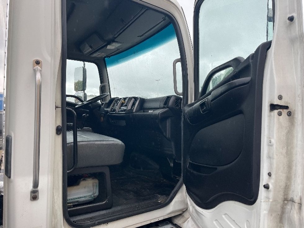 Medium Duty Box Truck-Light and Medium Duty Trucks-Hino-2020-268-Dayton-NJ-195,905\n\t\tmiles-$ 56,750 - Image 20