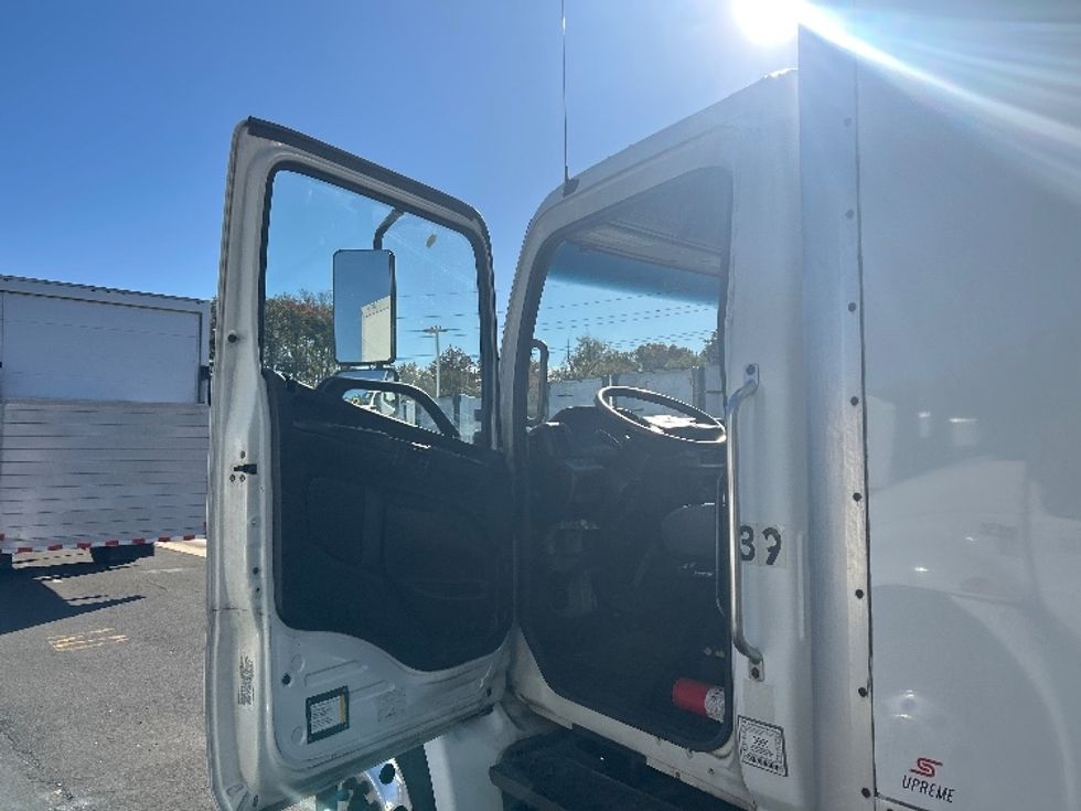 Medium Duty Box Truck-Light and Medium Duty Trucks-Hino-2020-268-Dayton-NJ-260,105\n\t\tmiles-$ 46,250 - Image 14