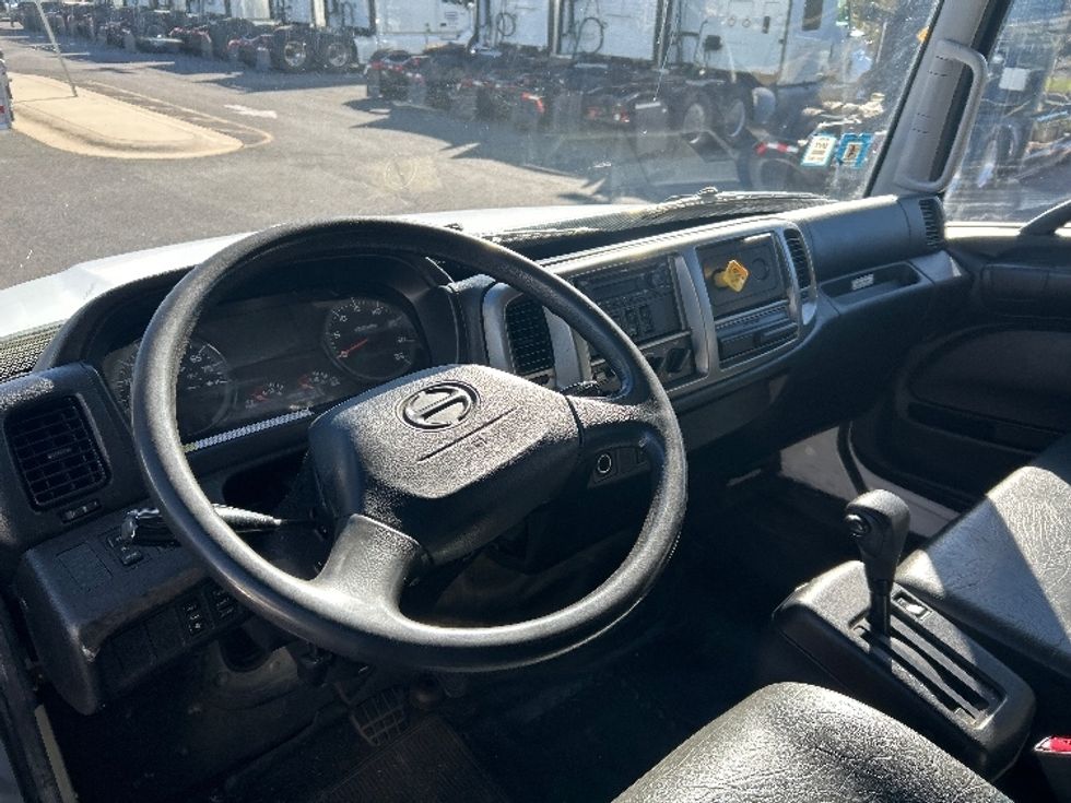 Medium Duty Box Truck-Light and Medium Duty Trucks-Hino-2020-268-Dayton-NJ-260,105\n\t\tmiles-$ 46,250 - Image 15