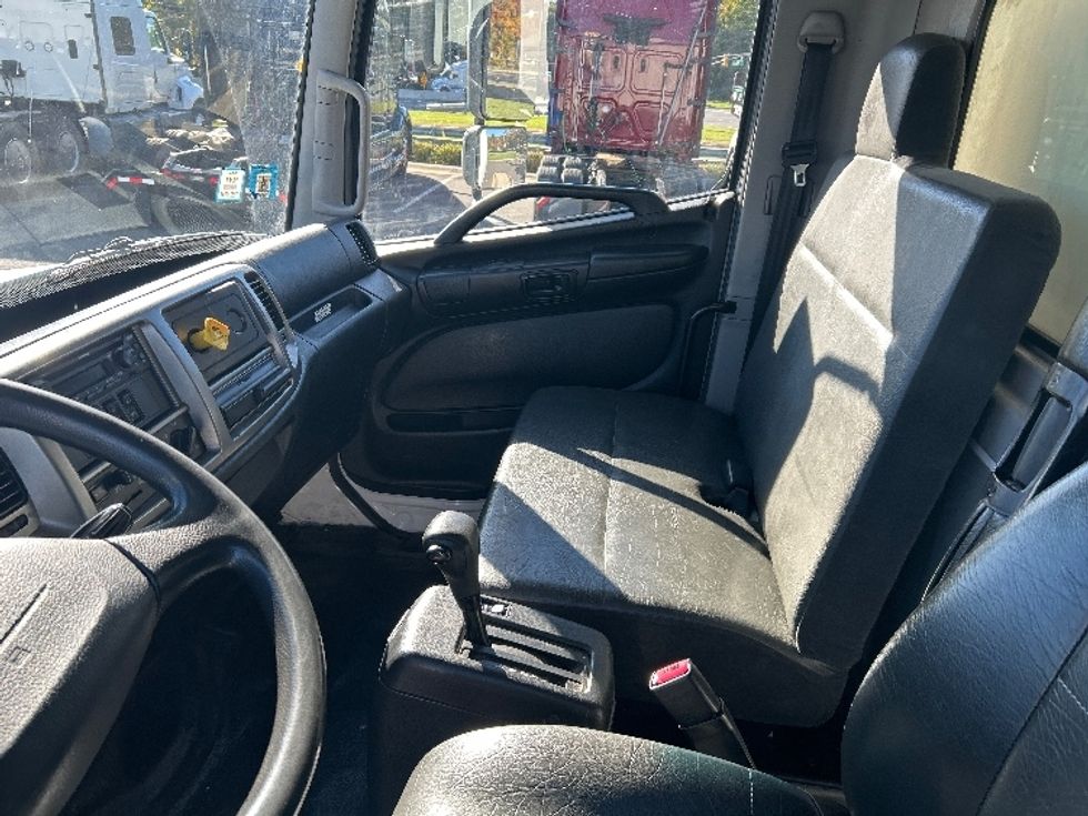 Medium Duty Box Truck-Light and Medium Duty Trucks-Hino-2020-268-Dayton-NJ-260,105\n\t\tmiles-$ 46,250 - Image 17