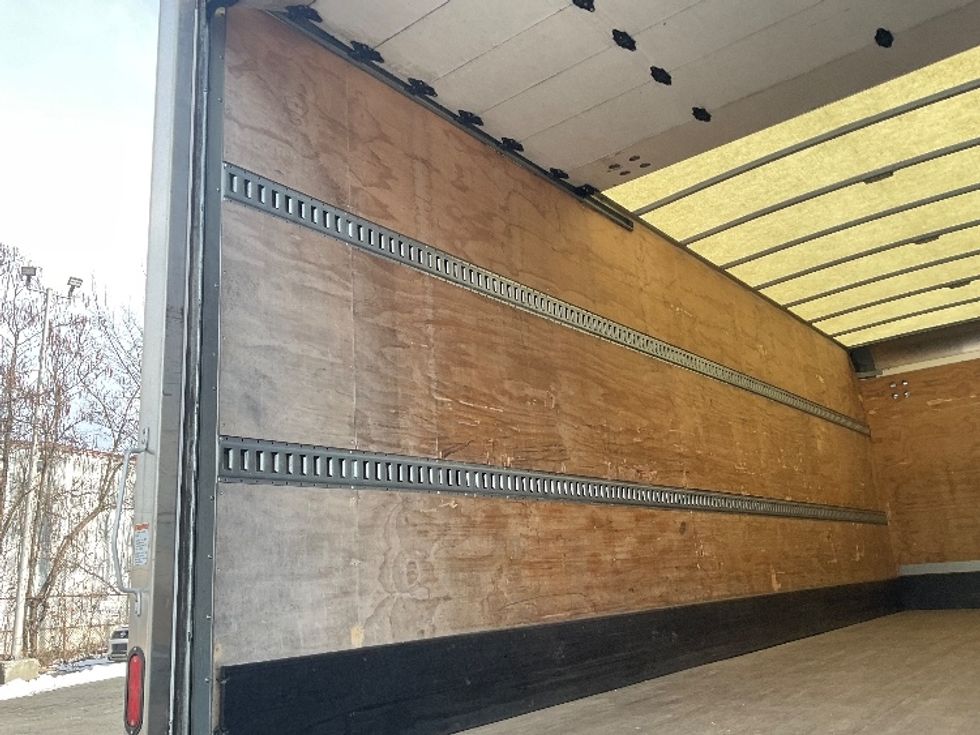 Medium Duty Box Truck-Light and Medium Duty Trucks-Hino-2020-268-Elmsford-NY-18,464\n\t\tmiles-$ 69,000 - Image 11