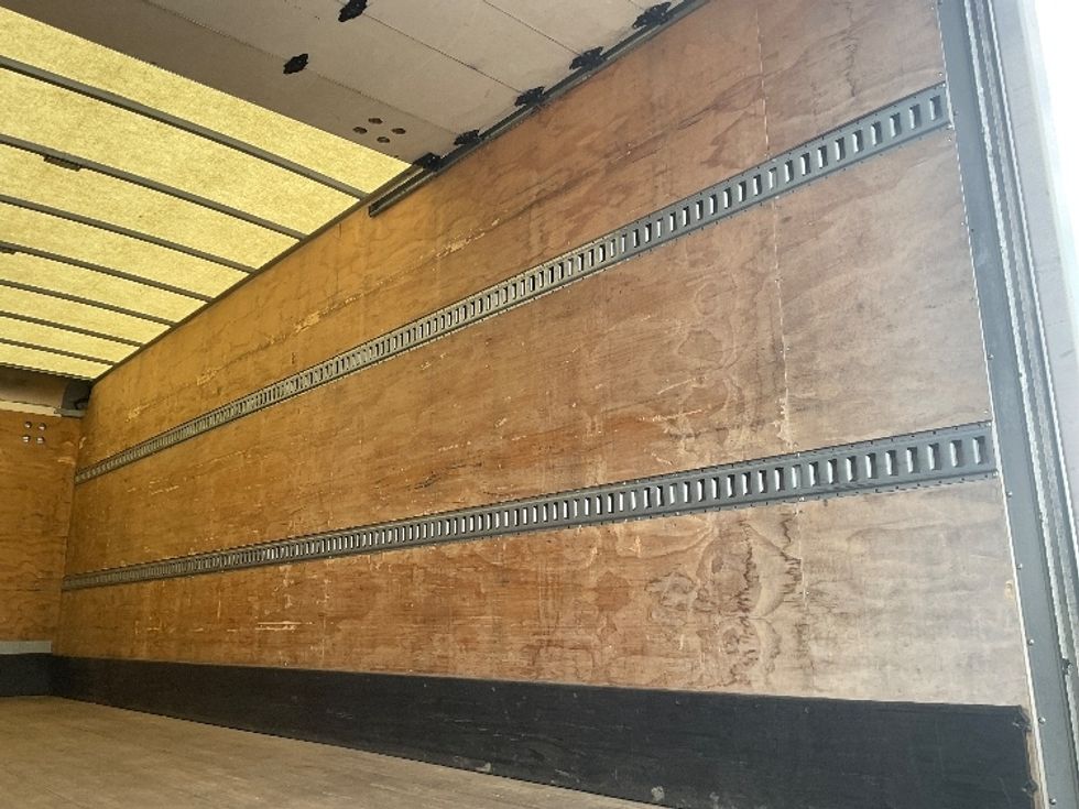 Medium Duty Box Truck-Light and Medium Duty Trucks-Hino-2020-268-Elmsford-NY-18,464\n\t\tmiles-$ 69,000 - Image 12