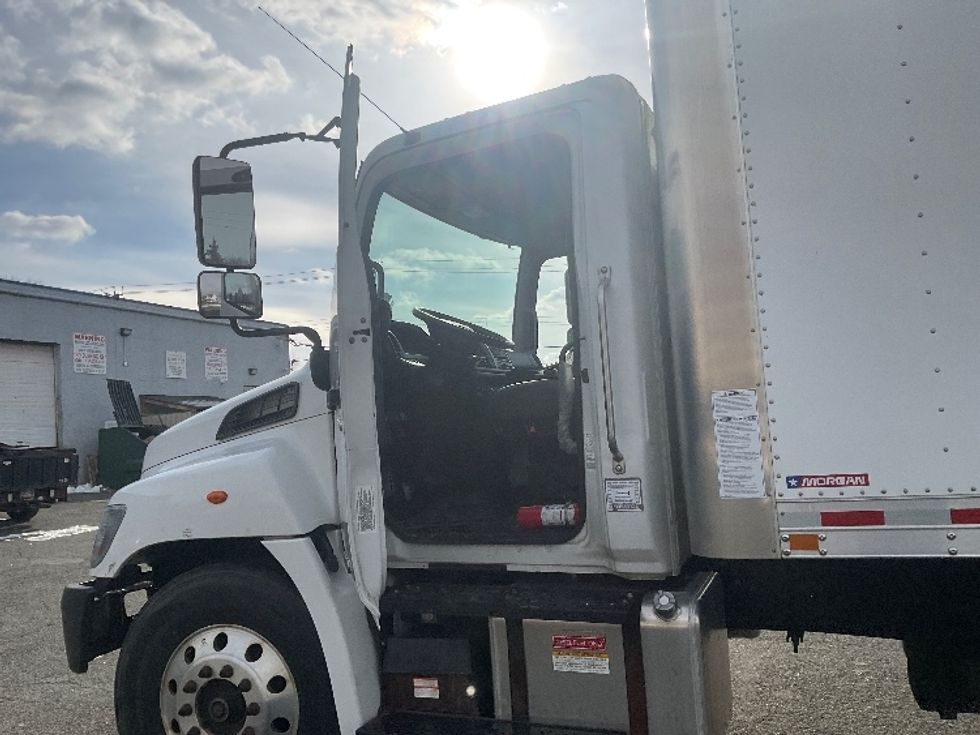 Medium Duty Box Truck-Light and Medium Duty Trucks-Hino-2020-268-Elmsford-NY-18,464\n\t\tmiles-$ 69,000 - Image 16
