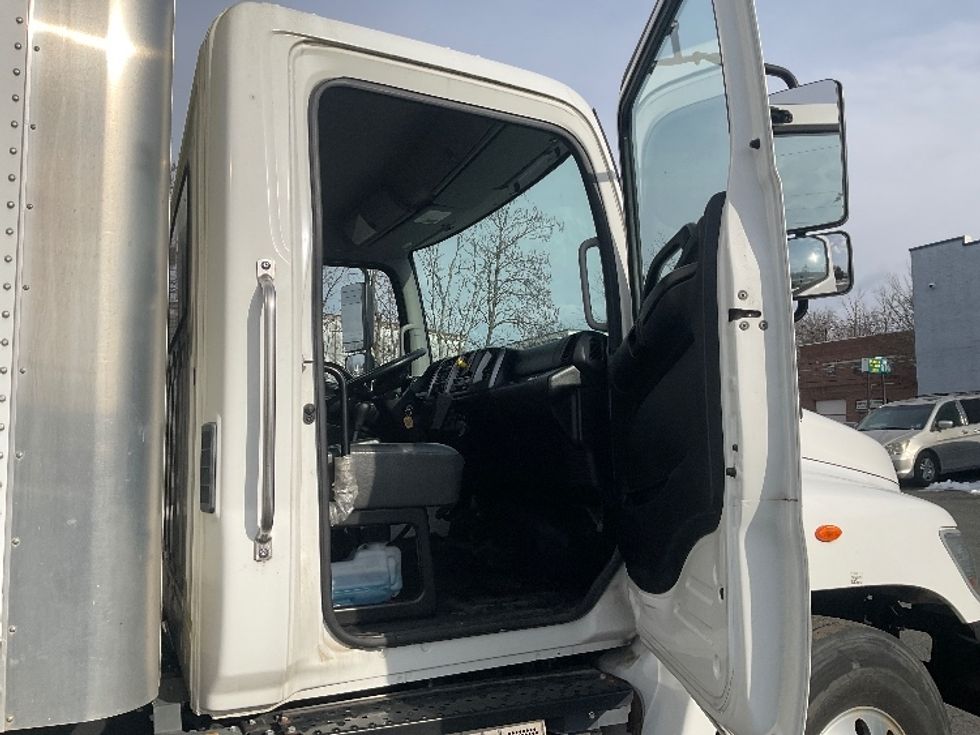 Medium Duty Box Truck-Light and Medium Duty Trucks-Hino-2020-268-Elmsford-NY-18,464\n\t\tmiles-$ 69,000 - Image 20