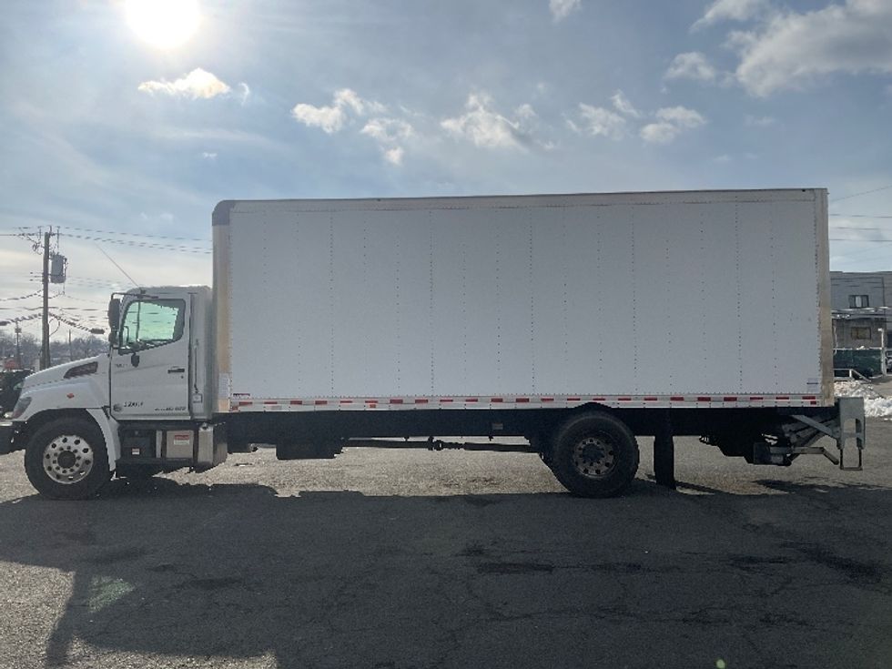 Medium Duty Box Truck-Light and Medium Duty Trucks-Hino-2020-268-Elmsford-NY-18,464\n\t\tmiles-$ 69,000 - Image 4